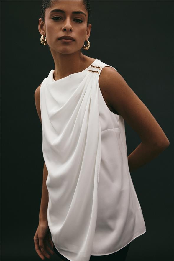 Aksesuar Detaylı Kolsuz Bluz - Ekru