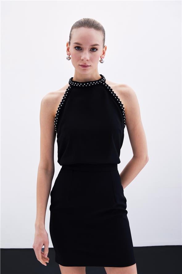 Aksesuar Detaylı Kolsuz Bluz - Siyah