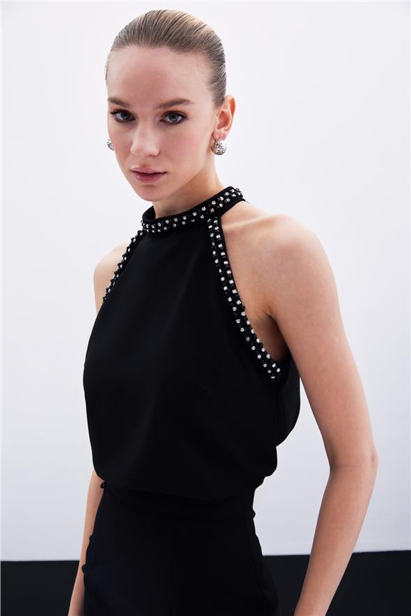 Aksesuar Detaylı Kolsuz Bluz - Siyah