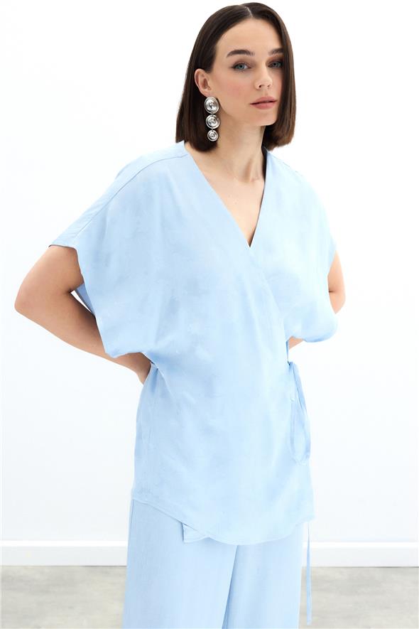 Bağlamalı Jakarlı Saten Bluz - Bebe Mavi