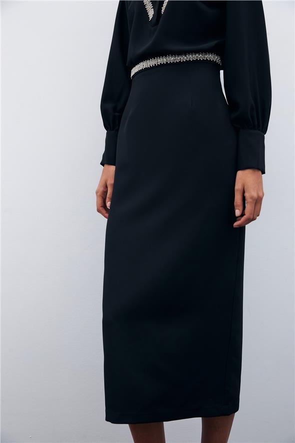 Bel Aksesuarlı Midi Etek - Siyah
