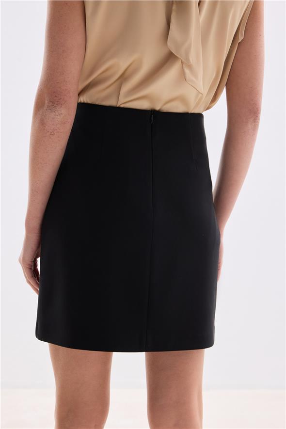 Bel Aksesuarlı Mini Etek - Siyah