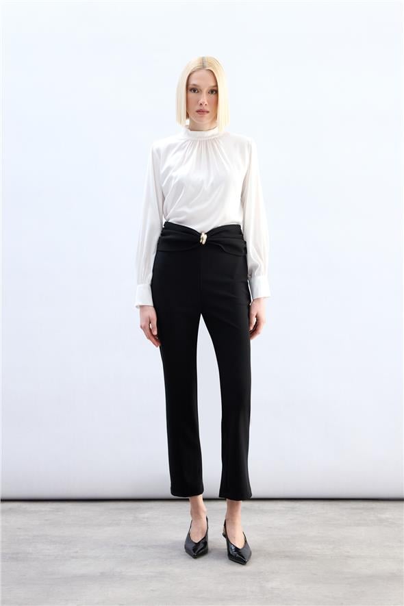 Bel Aksesuarlı Pantolon - Siyah