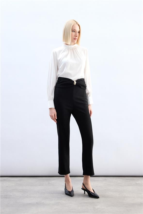 Bel Aksesuarlı Pantolon - Siyah