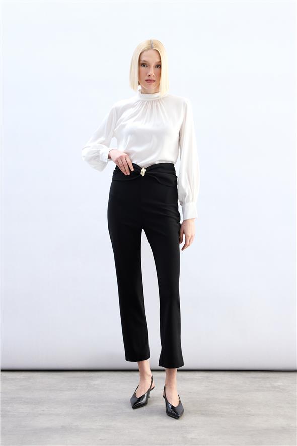 Bel Aksesuarlı Pantolon - Siyah