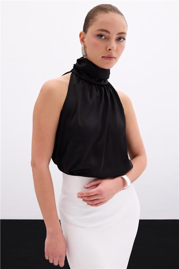 Boğazlı Kolsuz Bluz - Düz Siyah
