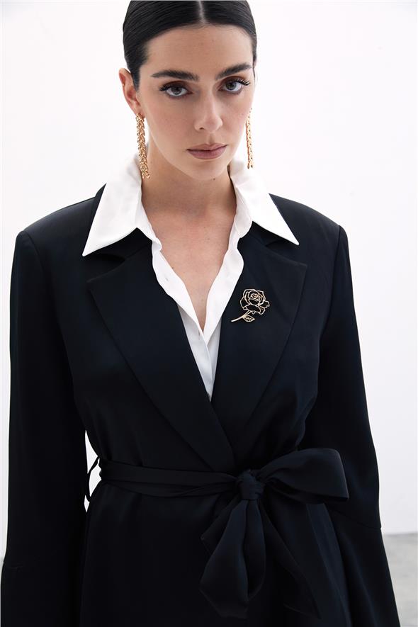 Broşlu Uzun Ceket - Siyah