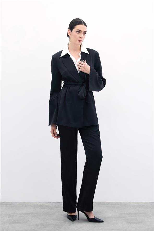 Broşlu Uzun Ceket - Siyah