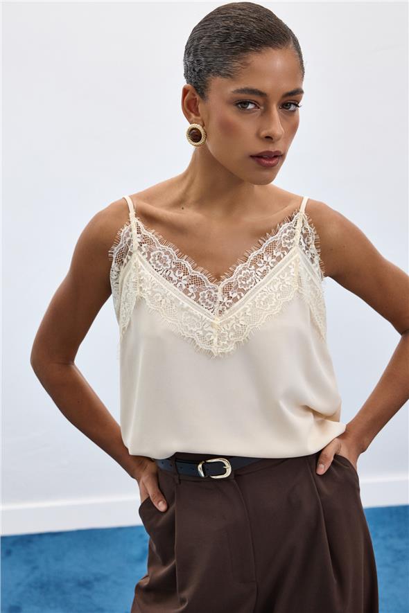 Dantel Detaylı Askılı Bluz - Bej