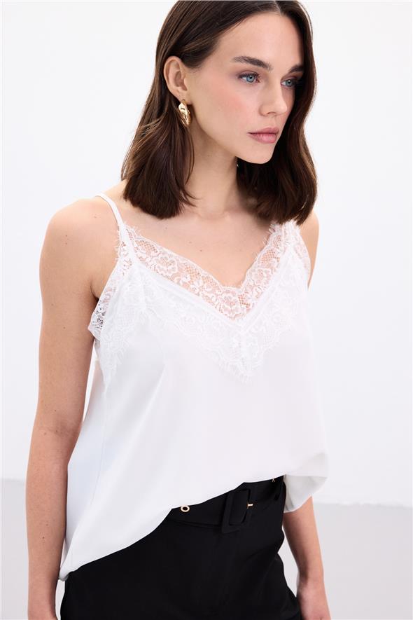Dantel Detaylı Askılı Bluz - Ekru