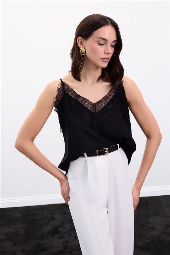 Dantel Detaylı Askılı Bluz - Siyah