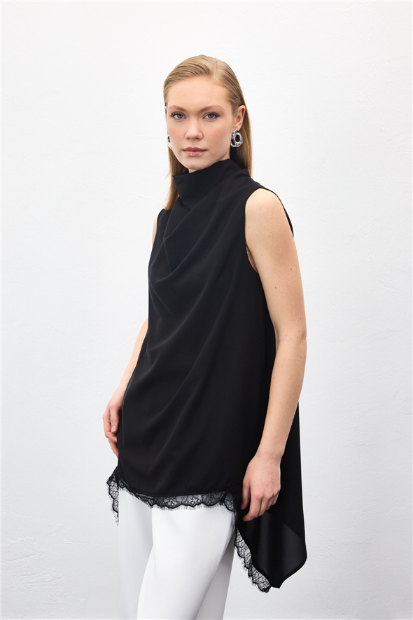 Dantel Detaylı Degaje Yaka Bluz - Siyah