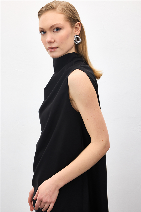 Dantel Detaylı Degaje Yaka Bluz - Siyah