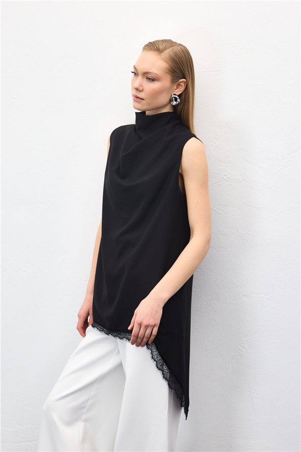 Dantel Detaylı Degaje Yaka Bluz - Siyah