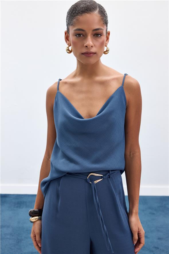 Degaje Yaka Dökümlü Bluz - İndigo