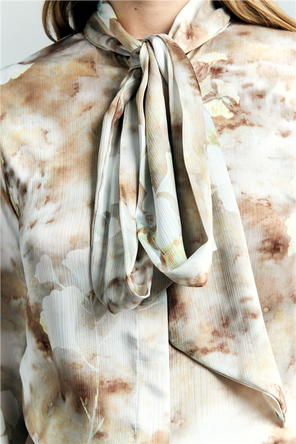 Desenli Fularlı Gömlek - Kahve