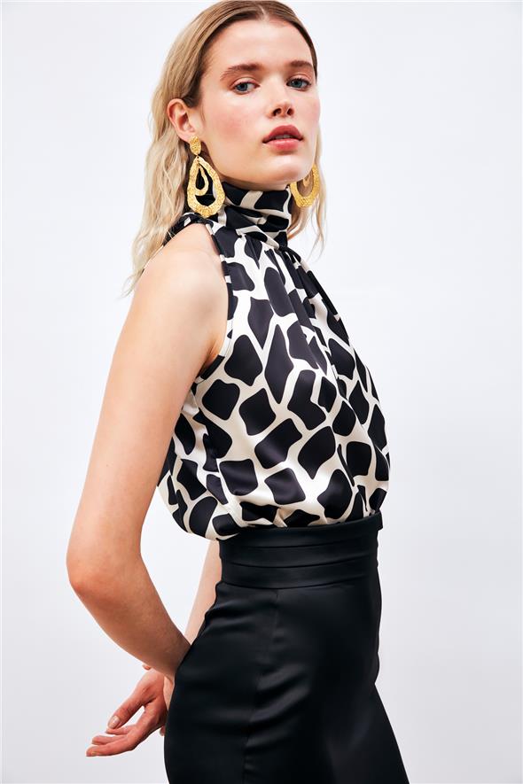 Boğazlı Kolsuz Bluz - Siyah