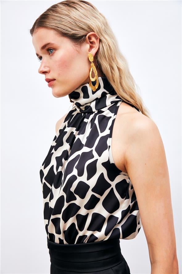 Boğazlı Kolsuz Bluz - Siyah