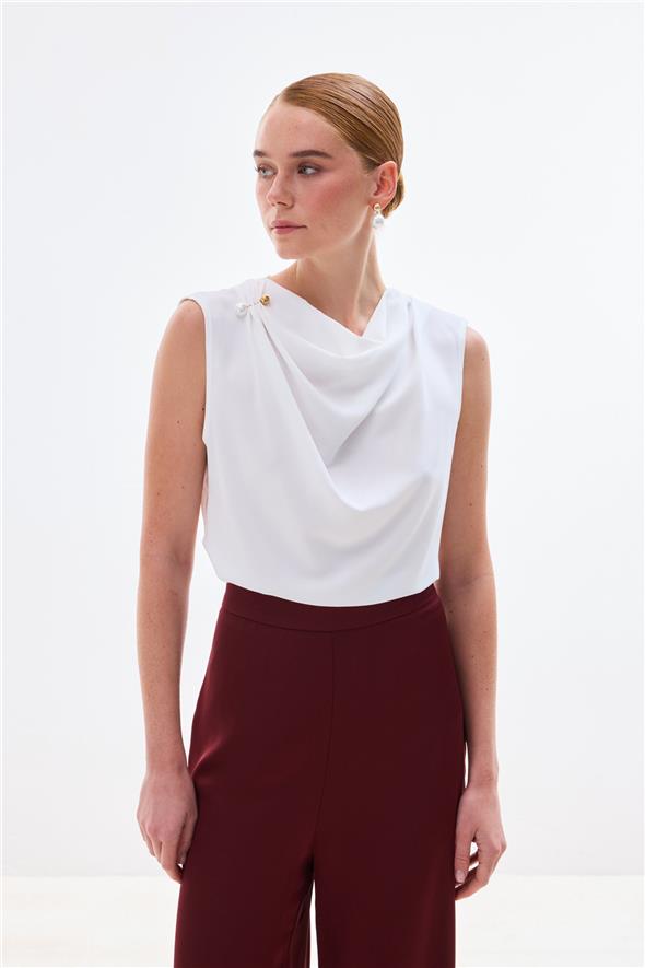 İnci Broşlu Degaje Bluz - Ekru