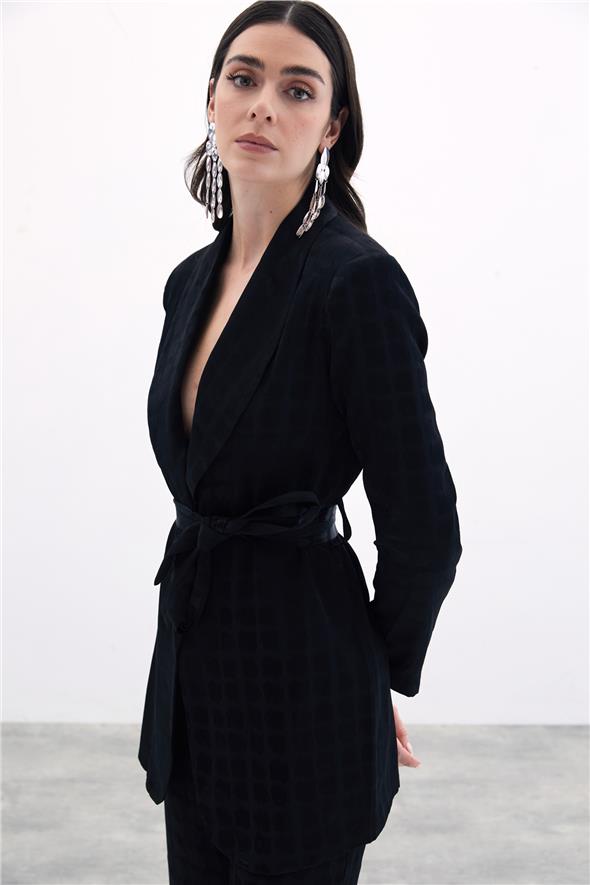 Kare Desenli Kuşaklı ceket - Siyah