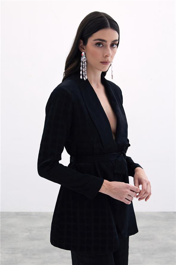 Kare Desenli Kuşaklı ceket - Siyah