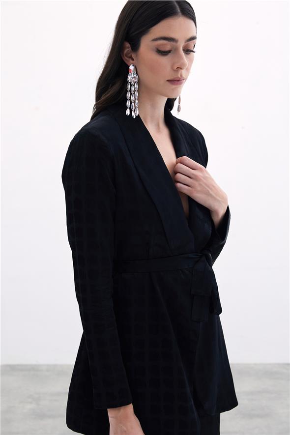 Kare Desenli Kuşaklı ceket - Siyah