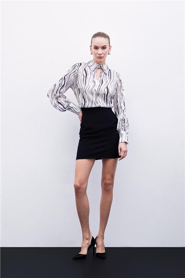 Kol Aksesuarlı Desenli Bluz - Siyah