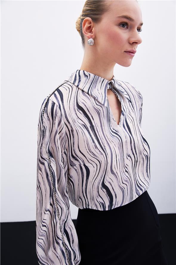 Kol Aksesuarlı Desenli Bluz - Siyah