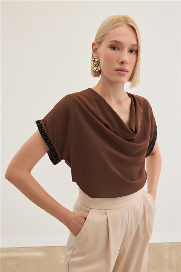 Kollar Taş Detaylı Salaş Bluz - Kahve