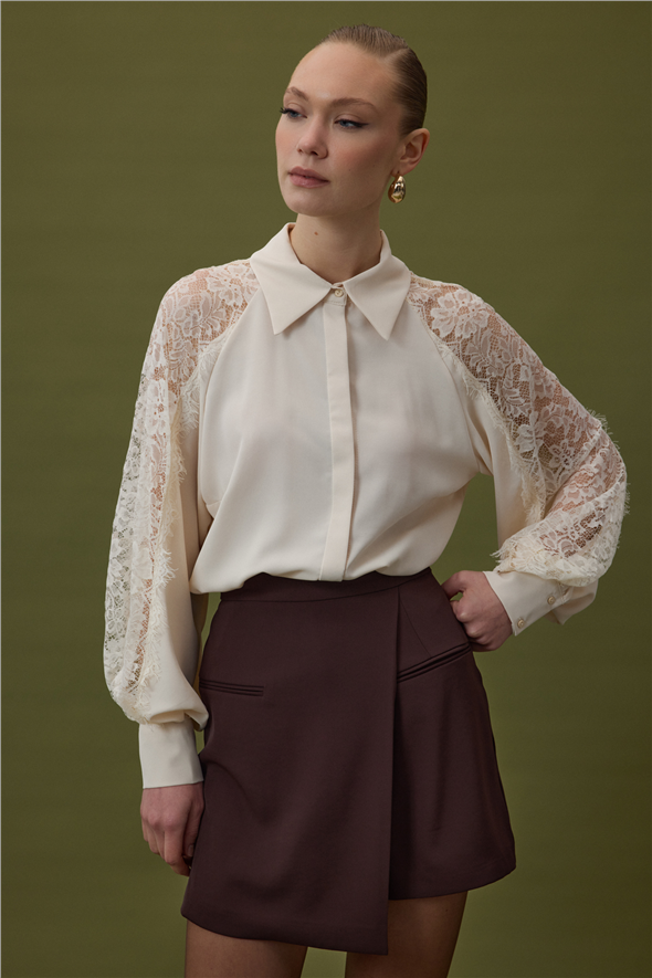 Kolları Dantel Detaylı Gömlek - Bej