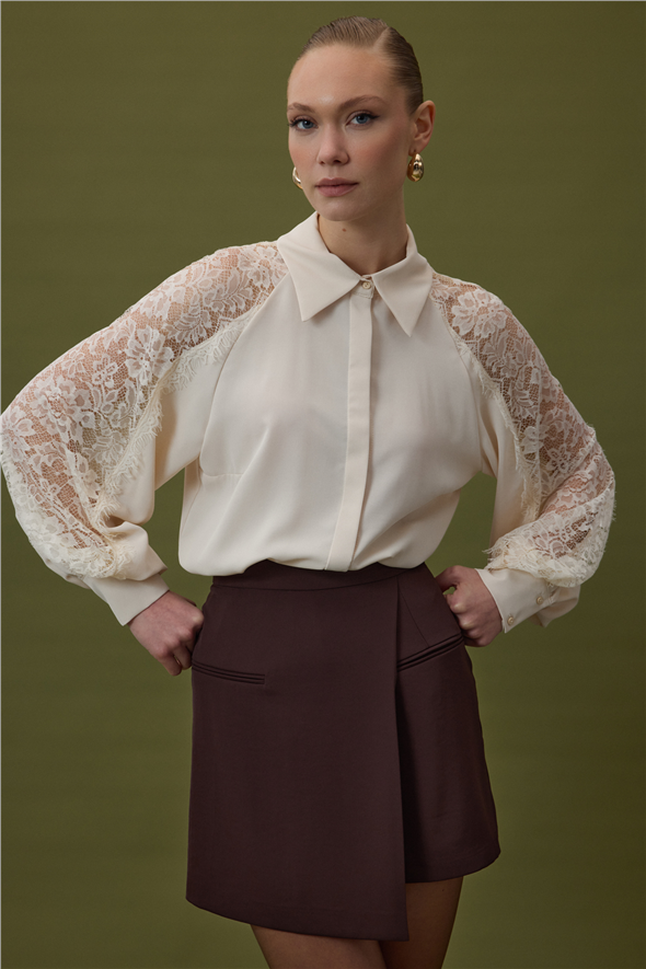 Kolları Dantel Detaylı Gömlek - Bej