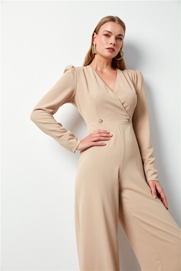 Kruvaze Süs Taşlı Krep Tulum - BEJ