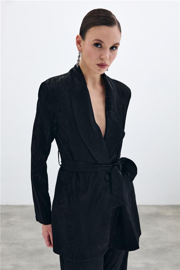 Kuşaklı Desenli Uzun Ceket - Siyah