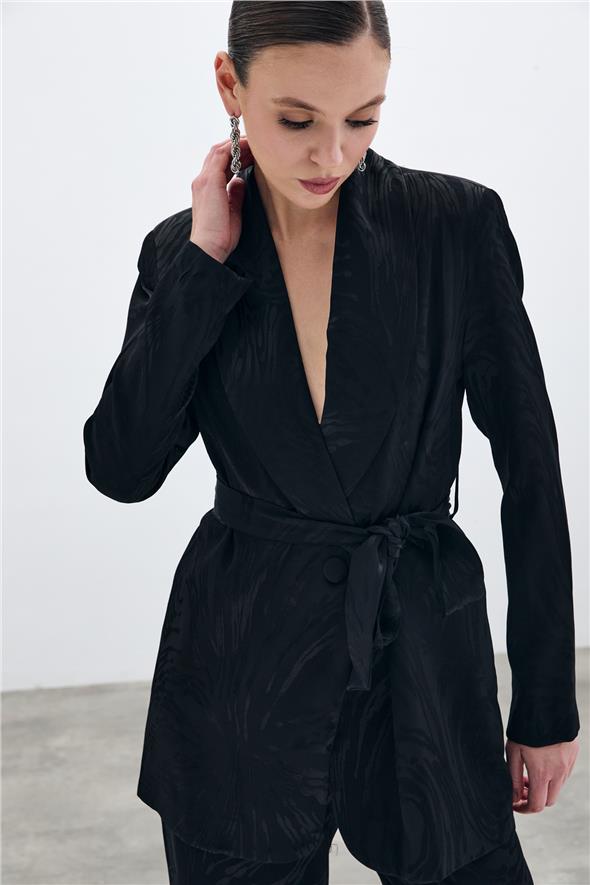 Kuşaklı Desenli Uzun Ceket - Siyah