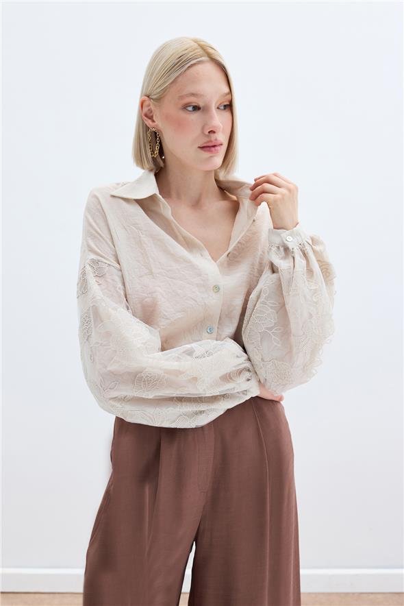 Nakış Detaylı Kraşlı Gömlek - Bej
