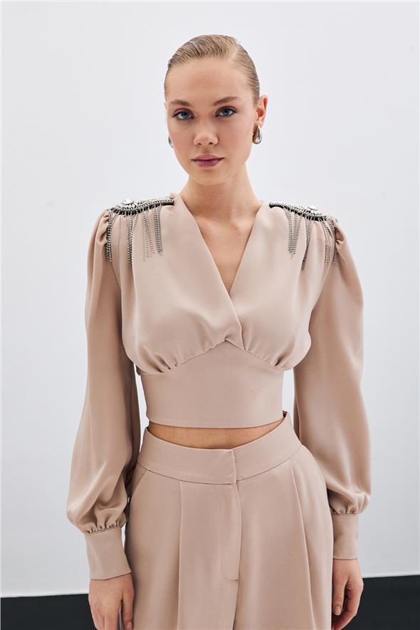Omuz Aksesuarlı Kısa Bluz - Bej