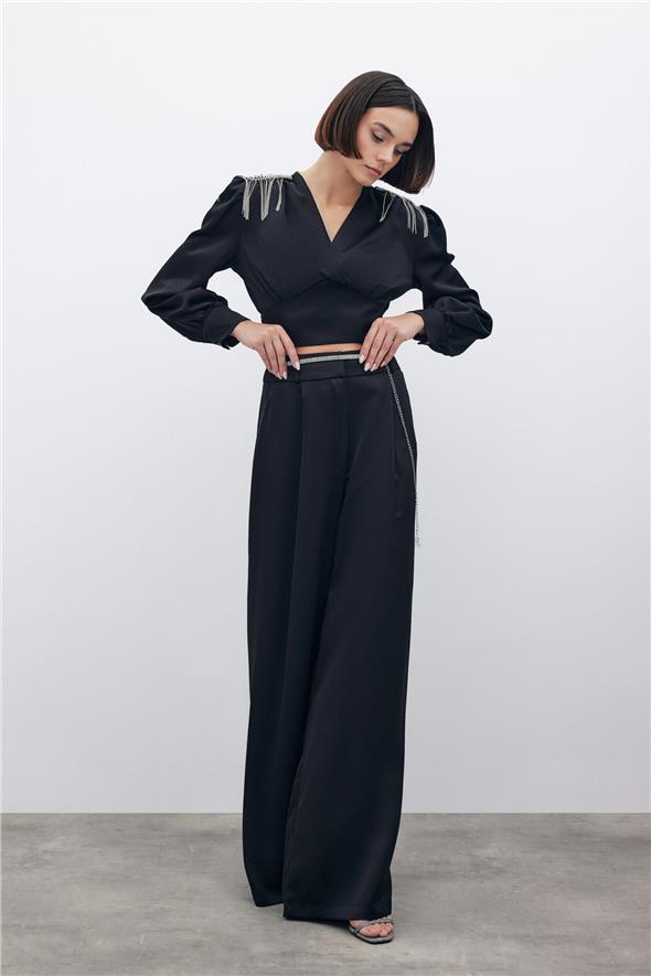 Omuz Aksesuarlı Kısa Bluz - Siyah