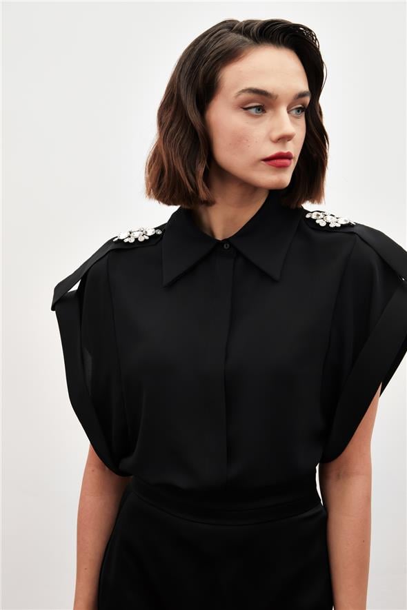 Omuz Aksesuarlı Kısa Kol Gömlek - Siyah