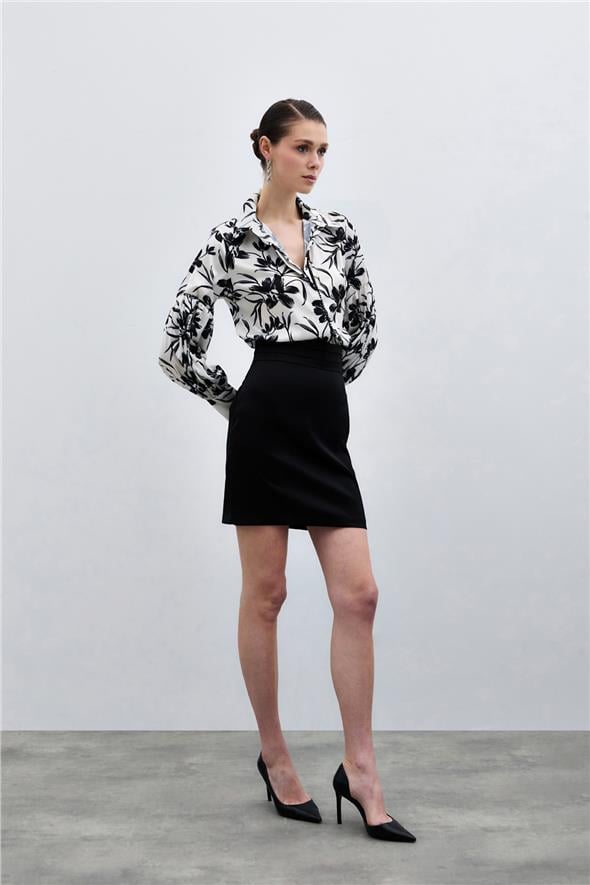 Ön Siyah İncili Gömlek - Siyah