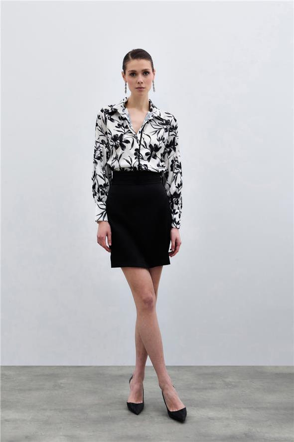 Ön Siyah İncili Gömlek - Siyah