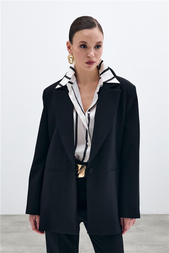 Ön Tek Düğmeli Uzun Ceket - Siyah