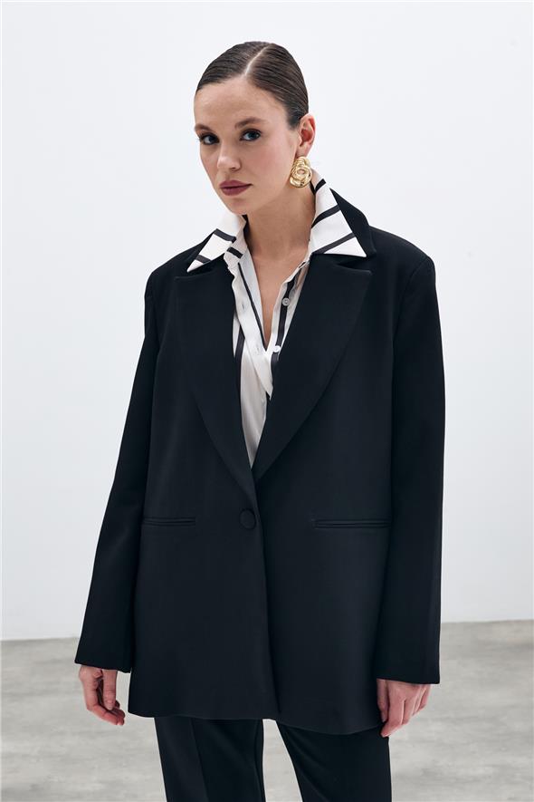 Ön Tek Düğmeli Uzun Ceket - Siyah