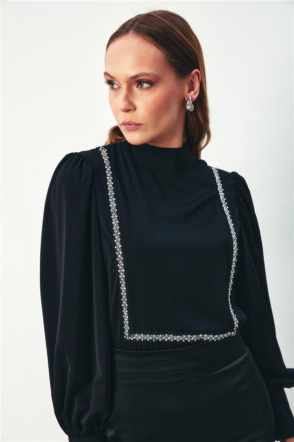 Önü Taş Detaylı Bluz - Siyah