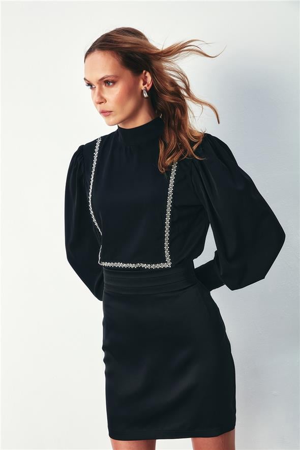 Önü Taş Detaylı Bluz - Siyah