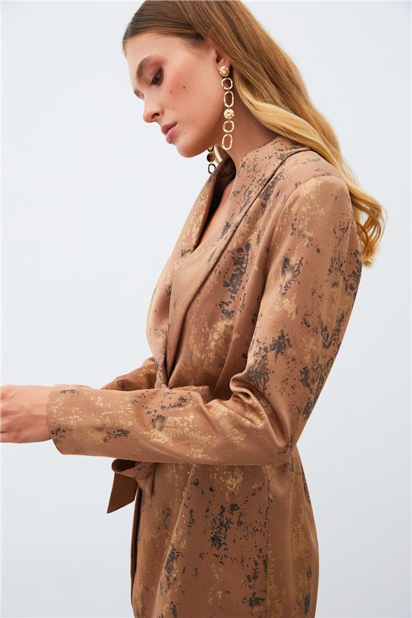 Parlak Desenli Kuşaklı Uzun Ceket - Kahve