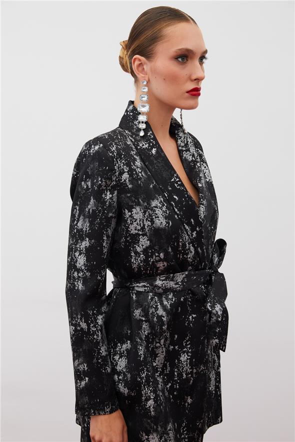 Parlak Desenli Kuşaklı Uzun Ceket - Siyah-Gümüş