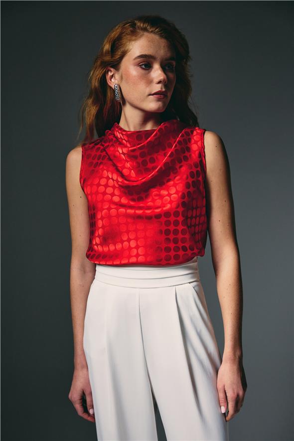 Puantiye Desenli Kolsuz Bluz - Kırmızı