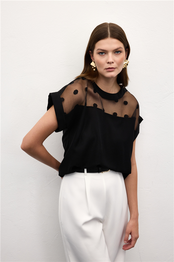Puantiye Detaylı Kısa Kollu Bluz - Siyah
