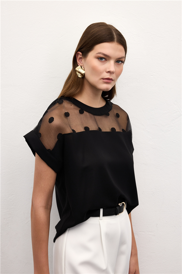 Puantiye Detaylı Kısa Kollu Bluz - Siyah