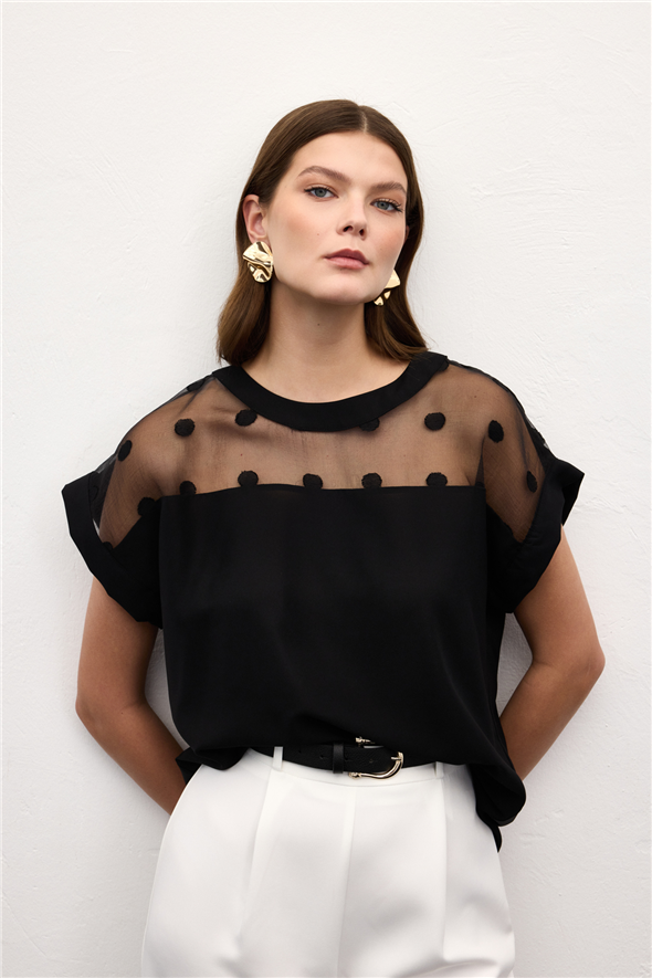 Puantiye Detaylı Kısa Kollu Bluz - Siyah